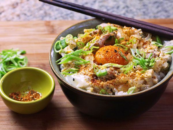 Oyakodon (Japanese Chicken and Egg Rice Bowl)