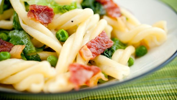 Pasta with Peas, Prosciutto and Lettuce