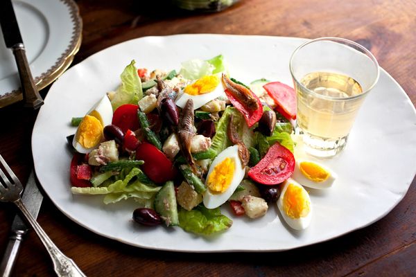 Salade Niçoise with Yogurt Vinaigrette