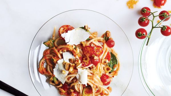 Spaghetti with No-Cook Tomato Sauce