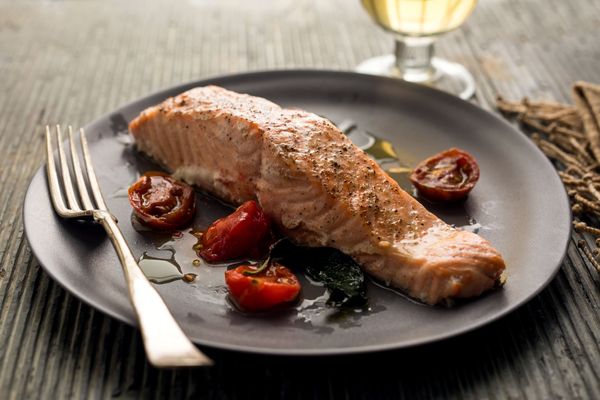 Salmon and Tomatoes in Foil