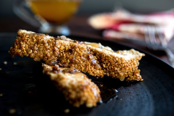 Sesame-Coated Sautéed Chicken Breasts