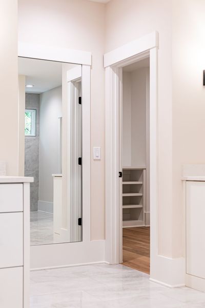 6175 River Shore-230