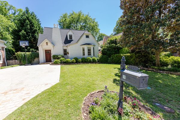 251 Peachtree Way_-135