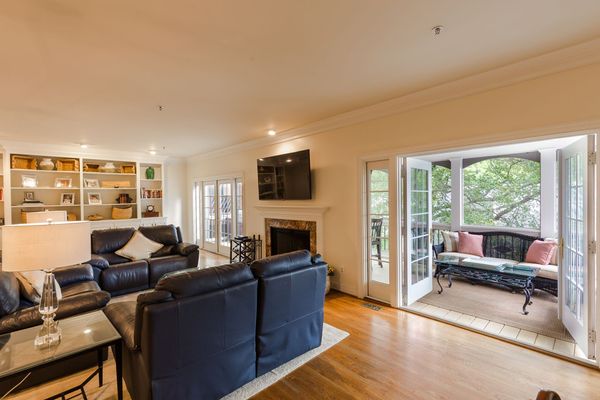 3824 Courtyard Dr-43