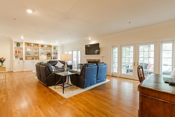 3824 Courtyard Dr-30