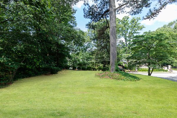 4685 Powers Ferry Rd 22-168-Web Res