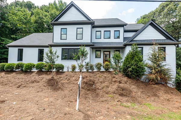 4685 Powers Ferry Rd 22-196-Web Res