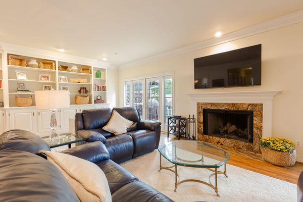 3824 Courtyard Dr-36