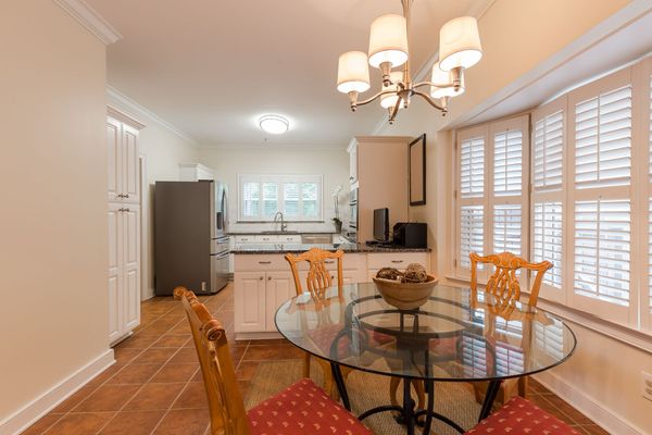 3824 Courtyard Dr-61