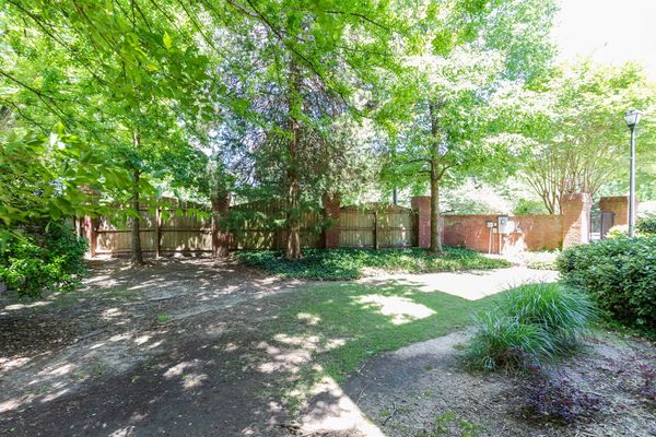 2200 Briarwood Blf-80