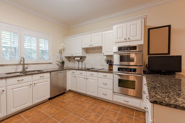 3824 Courtyard Dr-64