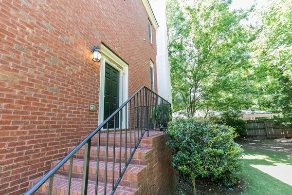 2200 Briarwood Blf-84