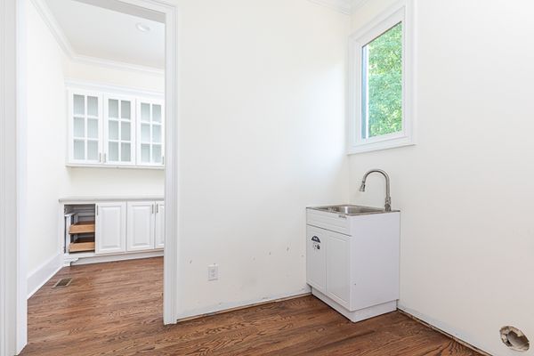 4685 Powers Ferry Rd 22-52-Web Res