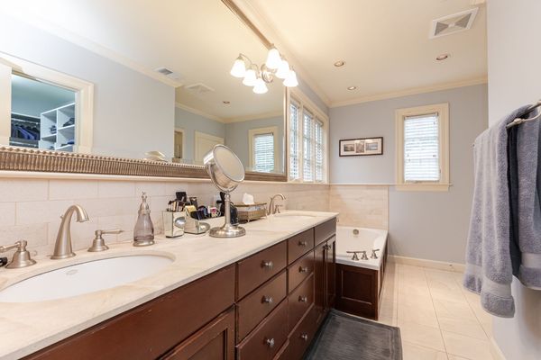 255 Lake Forrest-126