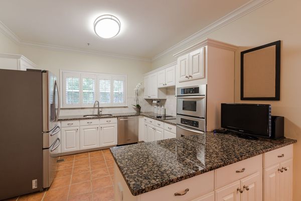 3824 Courtyard Dr-65