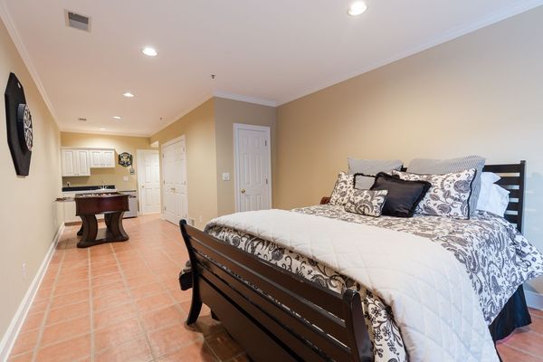 3824 Courtyard Dr-104