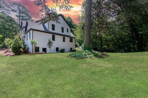 4685 Powers Ferry Rd 22-169-Web Res