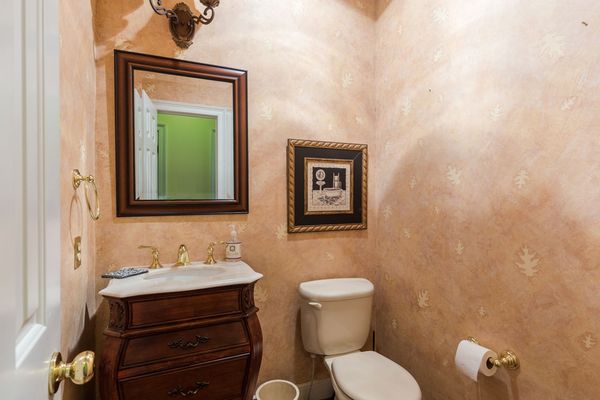 3824 Courtyard Dr-28