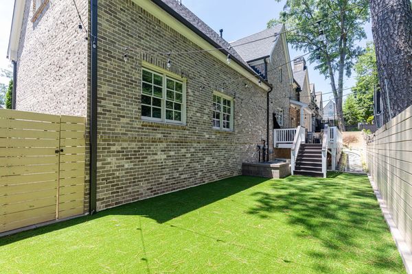 1843 Rock Springs Ln-224