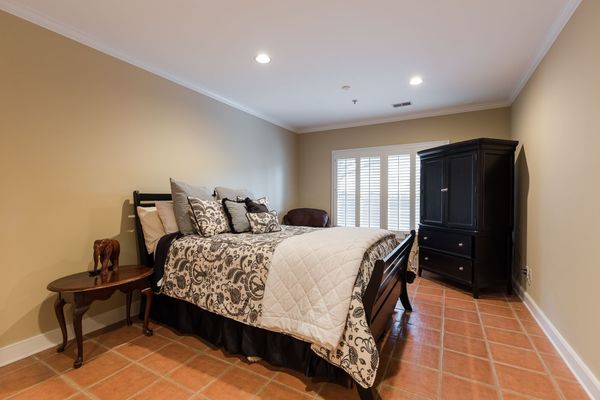 3824 Courtyard Dr-103