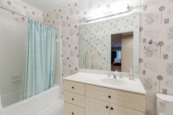 3824 Courtyard Dr-100