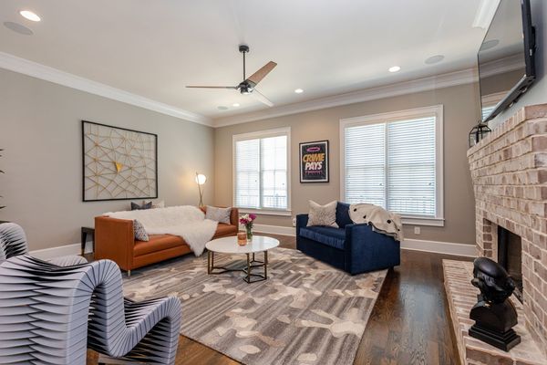 1843 Rock Springs Ln-29