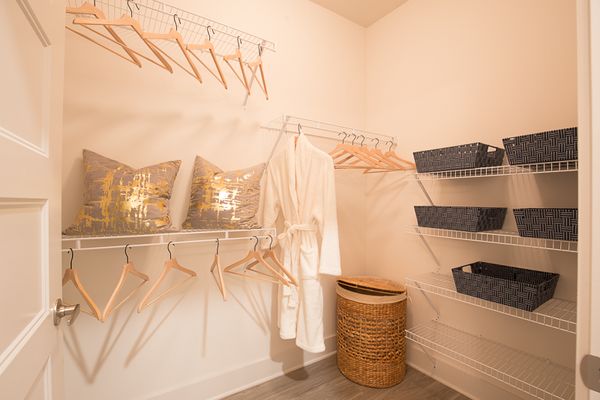 222 Colonial Homes_The Monroe-140-Web Res