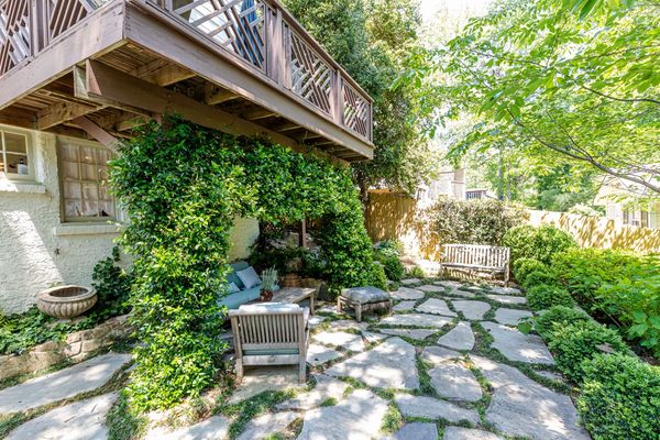 251 Peachtree Way_-112