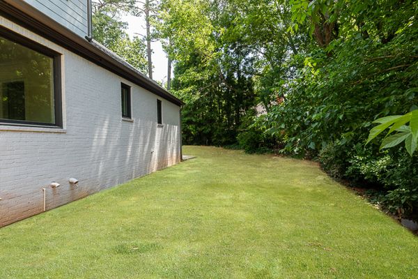 4685 Powers Ferry Rd 22-172-Web Res