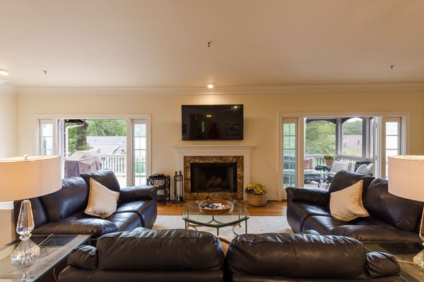 3824 Courtyard Dr-96