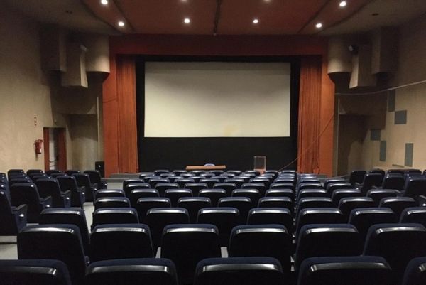 CM de Coimbra vai apoiar programação da associação Caminhos do Cinema Português com protocolo …