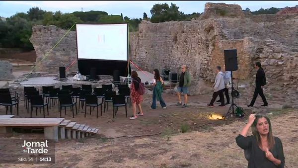 Cinema fora de portas. Filmes projetados em ecrãs ao ar livre em Coimbra