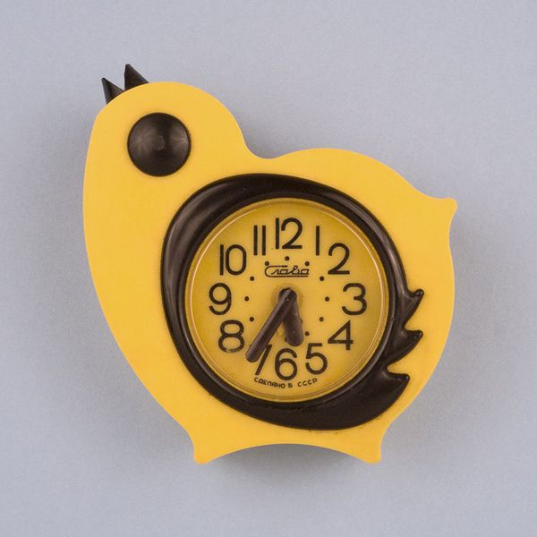 Alarm clock in the shape of a baby bird