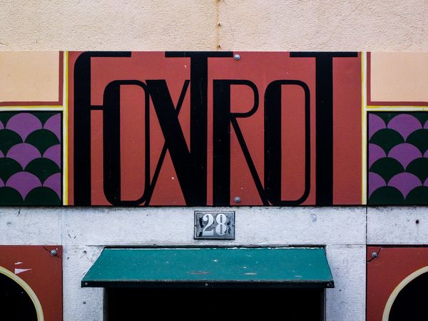 Lisboa | Foxtrot | Signage