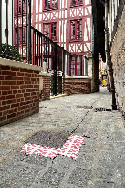 Beautify scars | Manhole cover