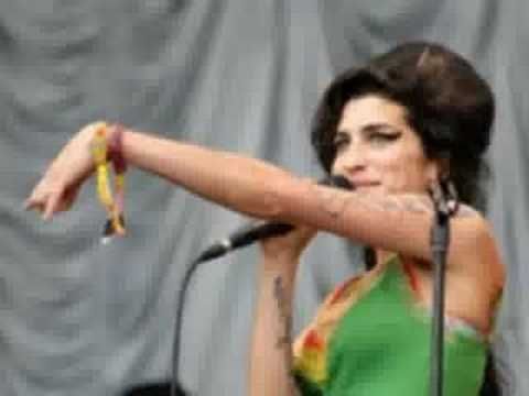 Amy Winehouse - I Saw Mummy Kissing Santa Claus
