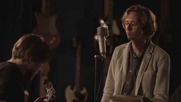 Erlend Øye - Fence Me In - in the studio