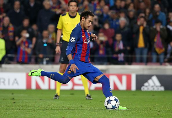 neymar-jr-of-fc-barcelona-scores-the-5th-goal-on-a-penalty-kick-the-picture-id649929876