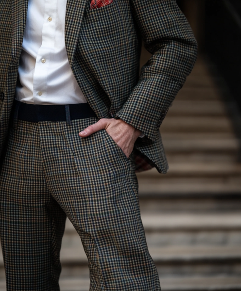 arsenbenda_Street_photography_of_Paul_Smith_multicolor_suit_h_db12d52c-0c2d-4908