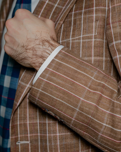 arsenbenda_A_hyper-realistic_close-up_of_a_tailored_wool_suit_99073dbf-c69b-4c83