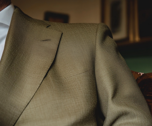 arsenbenda_A_hyper-realistic_close-up_of_a_tailored_wool_suit_4ceca4f9-0d5a-406e