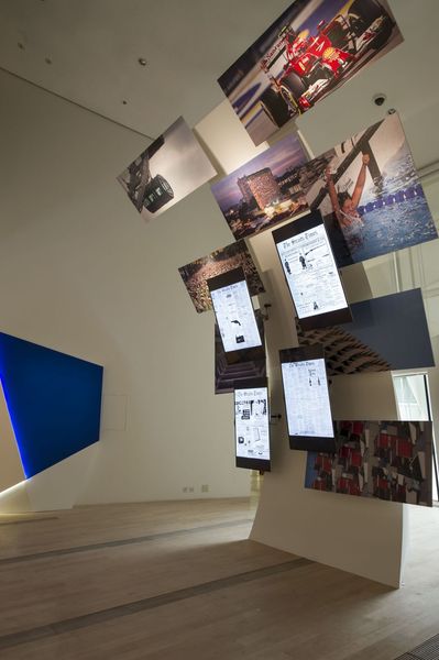 exit / social wall