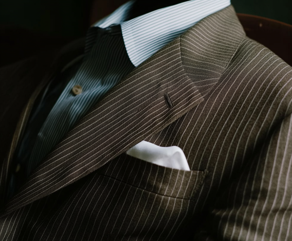 arsenbenda_A_hyper-realistic_close-up_of_a_tailored_wool_suit_590bc69b-c08f-45de