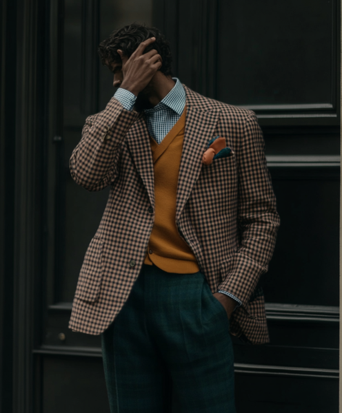 arsenbenda_Street_photography_of_Paul_Smith_multicolor_suit_h_db12d52c-0c2d-4908