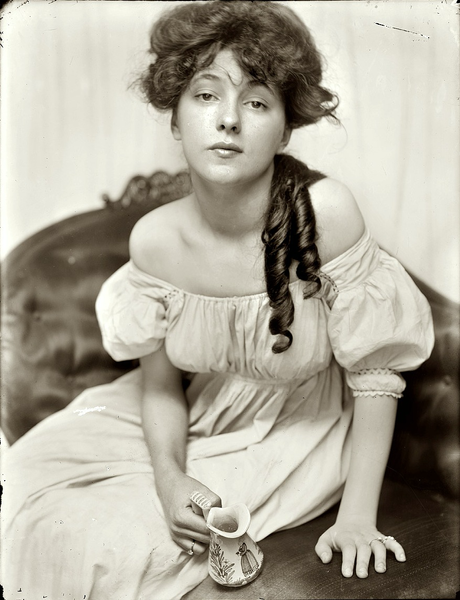 "Miss N" Photoportrait of Evelyn Nesbit, 1903