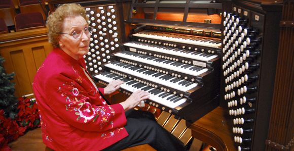 580 Volkel at organ