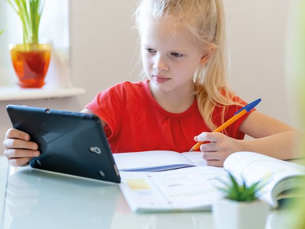 Das Deutsche Schulbarometer: Coronakrise zeigt Nachholbedarf bei digitalen Lernformaten | Robert Bo…