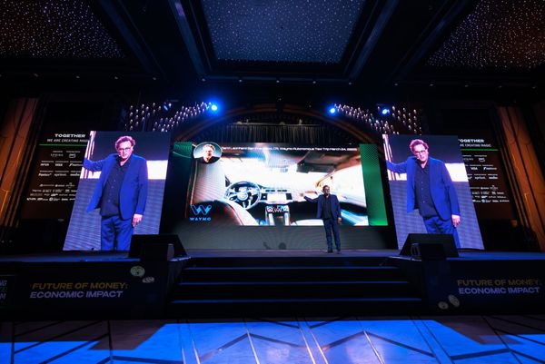 digital armenia onstage Gerd Leonhard_PH1_  (922)