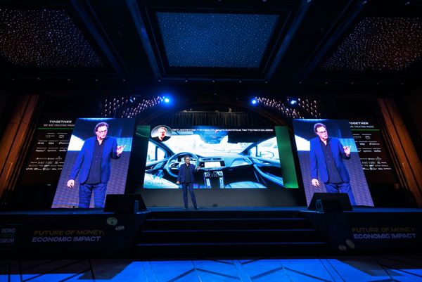 digital armenia onstage Gerd Leonhard_PH1_  (919)